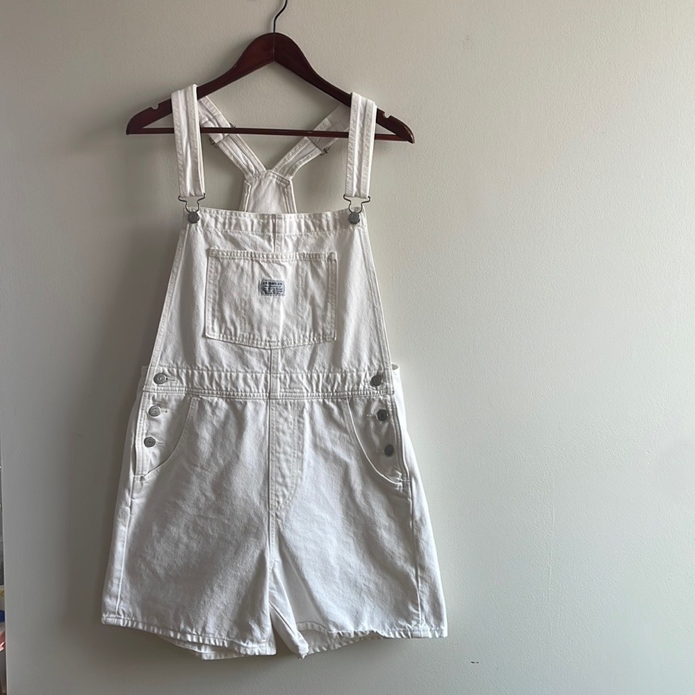 Levi’s White Vintage Shortall